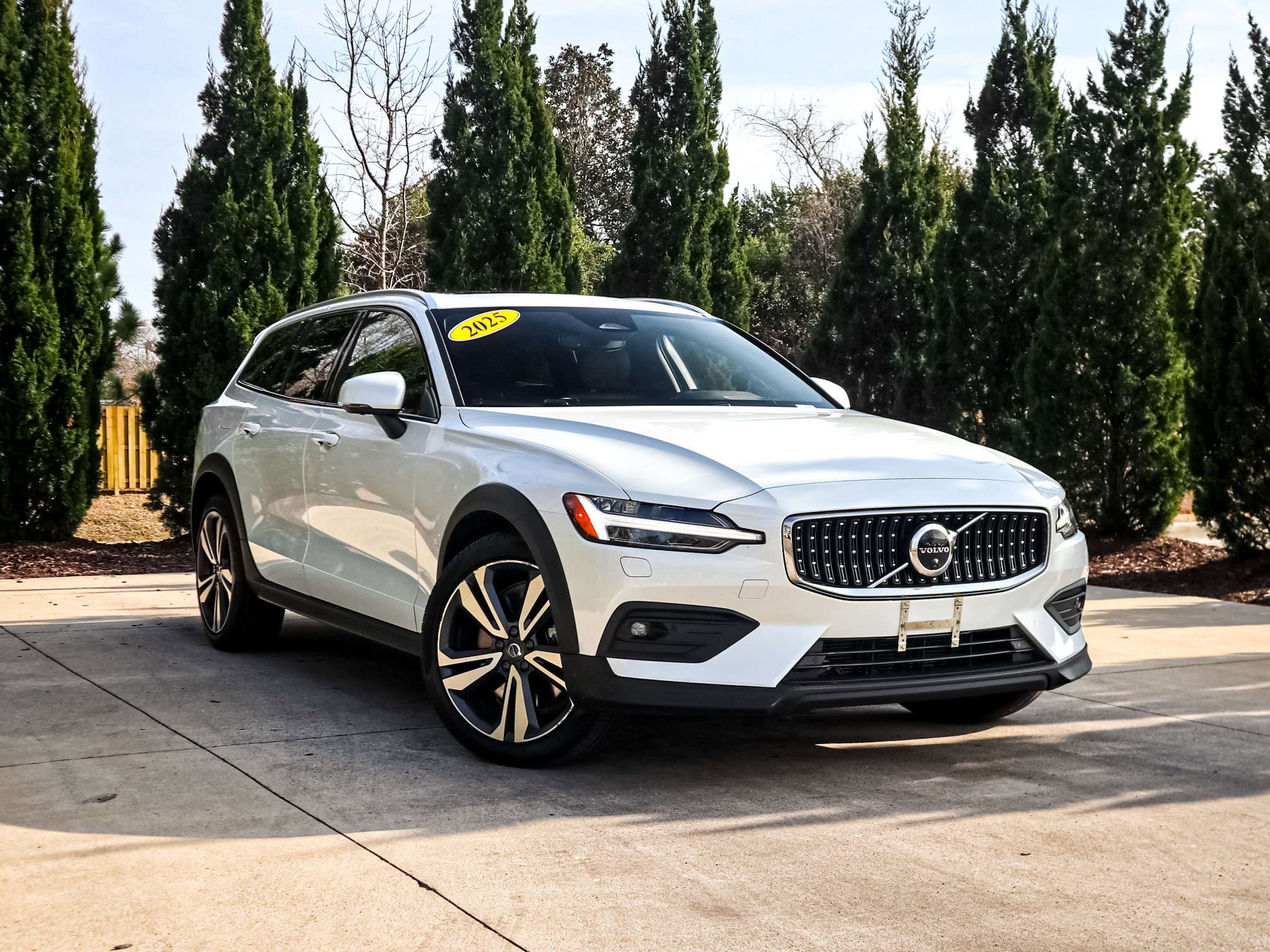 Used 2025 Volvo V60 B5 Cross Country Plus video 2