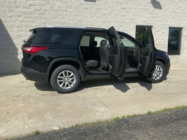 Used 2018 Chevrolet Traverse LT w/ LPO, Floor Liner Package AWD/4WD image 13