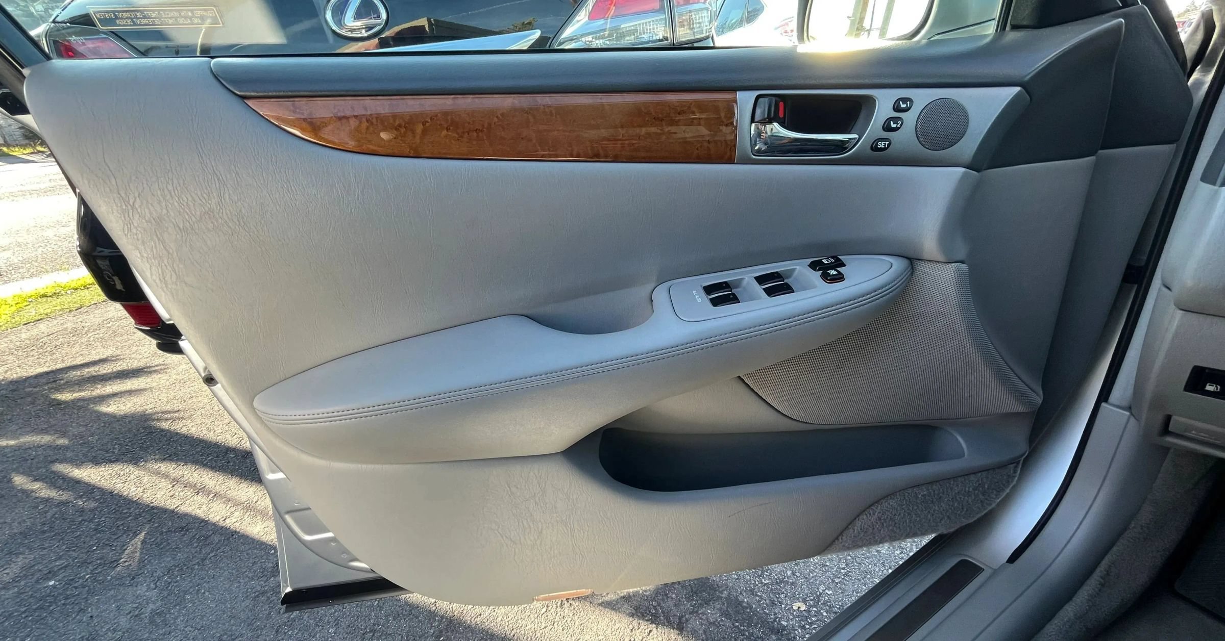Used 2006 Lexus ES 330 w/ Preferred Accessory Pkg FWD image 9