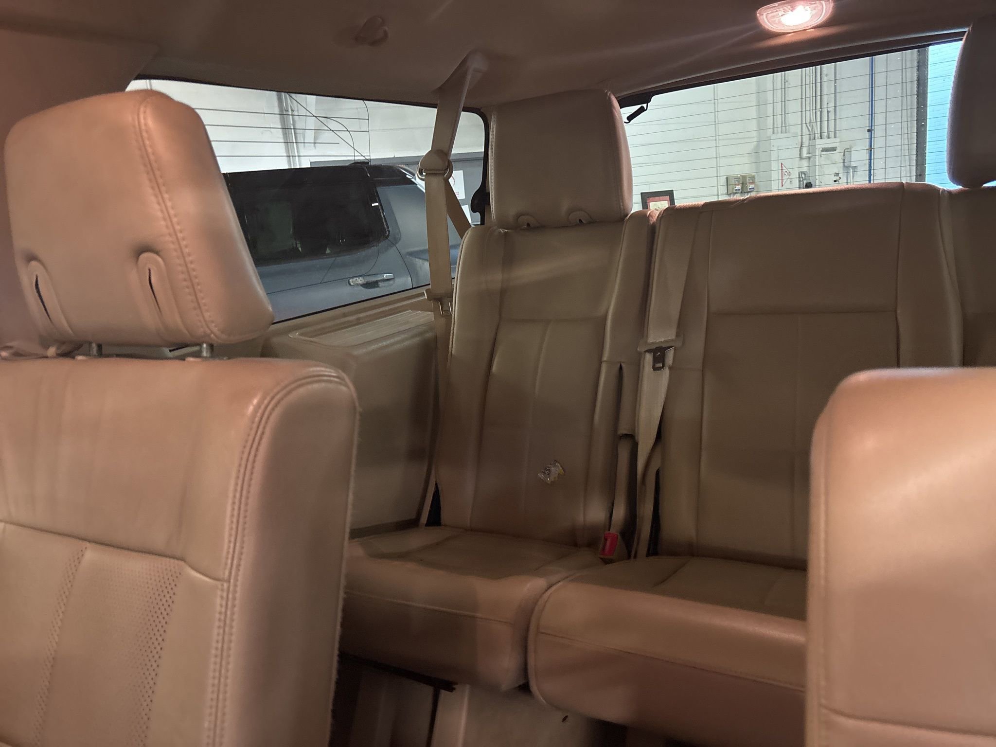 Used 2010 Lincoln Navigator L 4WD image 11