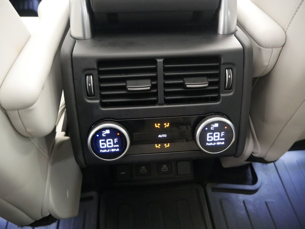 Used 2025 Land Rover Discovery Dynamic SE image 38