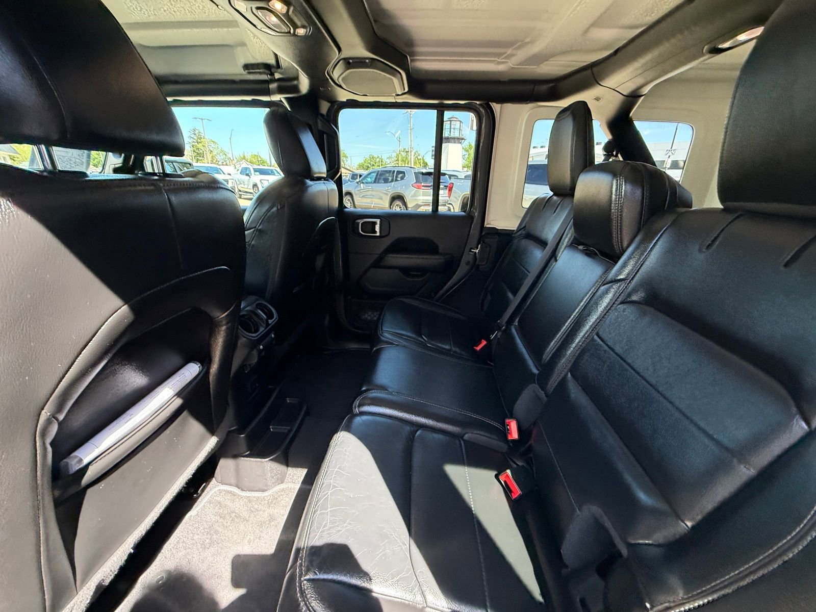 Used 2020 Jeep Wrangler Unlimited Sahara AWD/4WD image 5