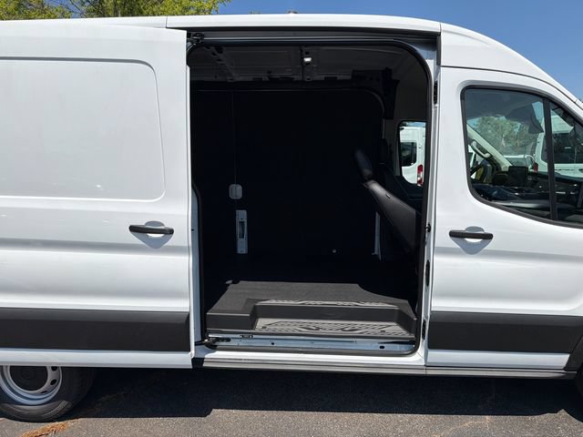 New 2026 Ford Transit 250 148 Medium Roof w/ Load Area Protection Package RWD image 17