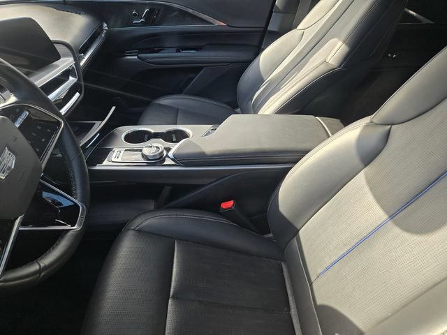 Used 2024 Cadillac Lyriq Luxury RWD image 3