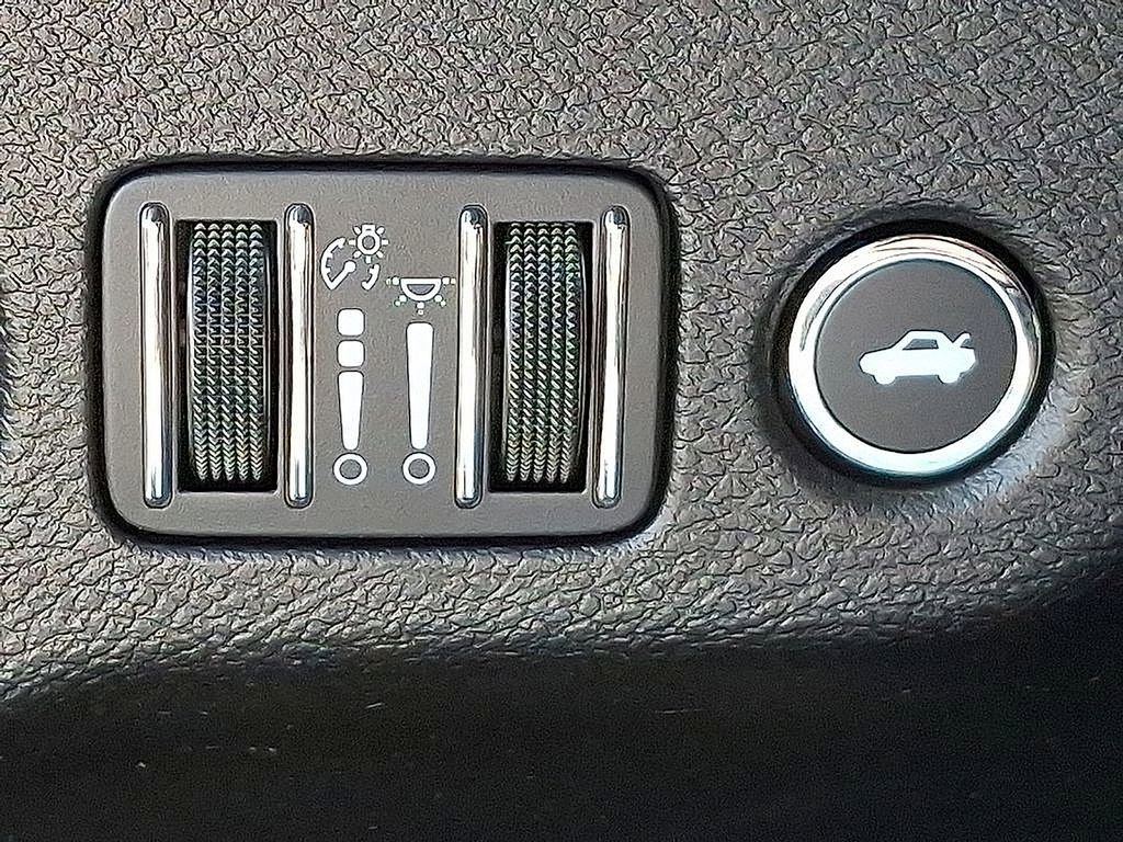 Used 2022 Dodge Challenger R/T w/ Plus Package image 22