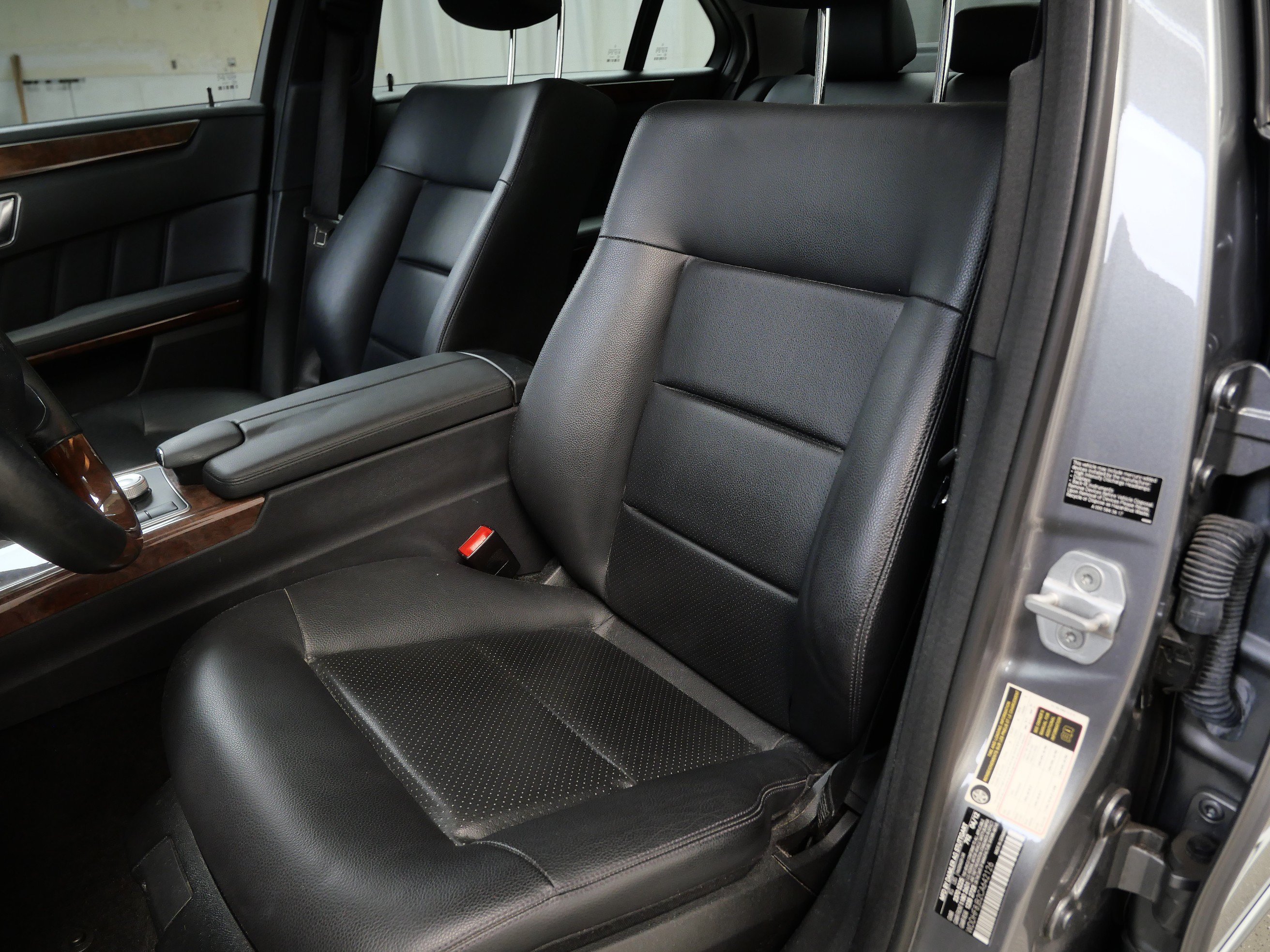 Used 2012 Mercedes-Benz E 350 4MATIC Sedan image 3