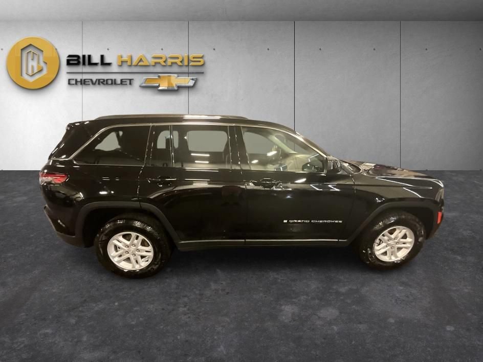 Used 2023 Jeep Grand Cherokee Laredo w/ Luxury Tech Group I AWD/4WD image 8