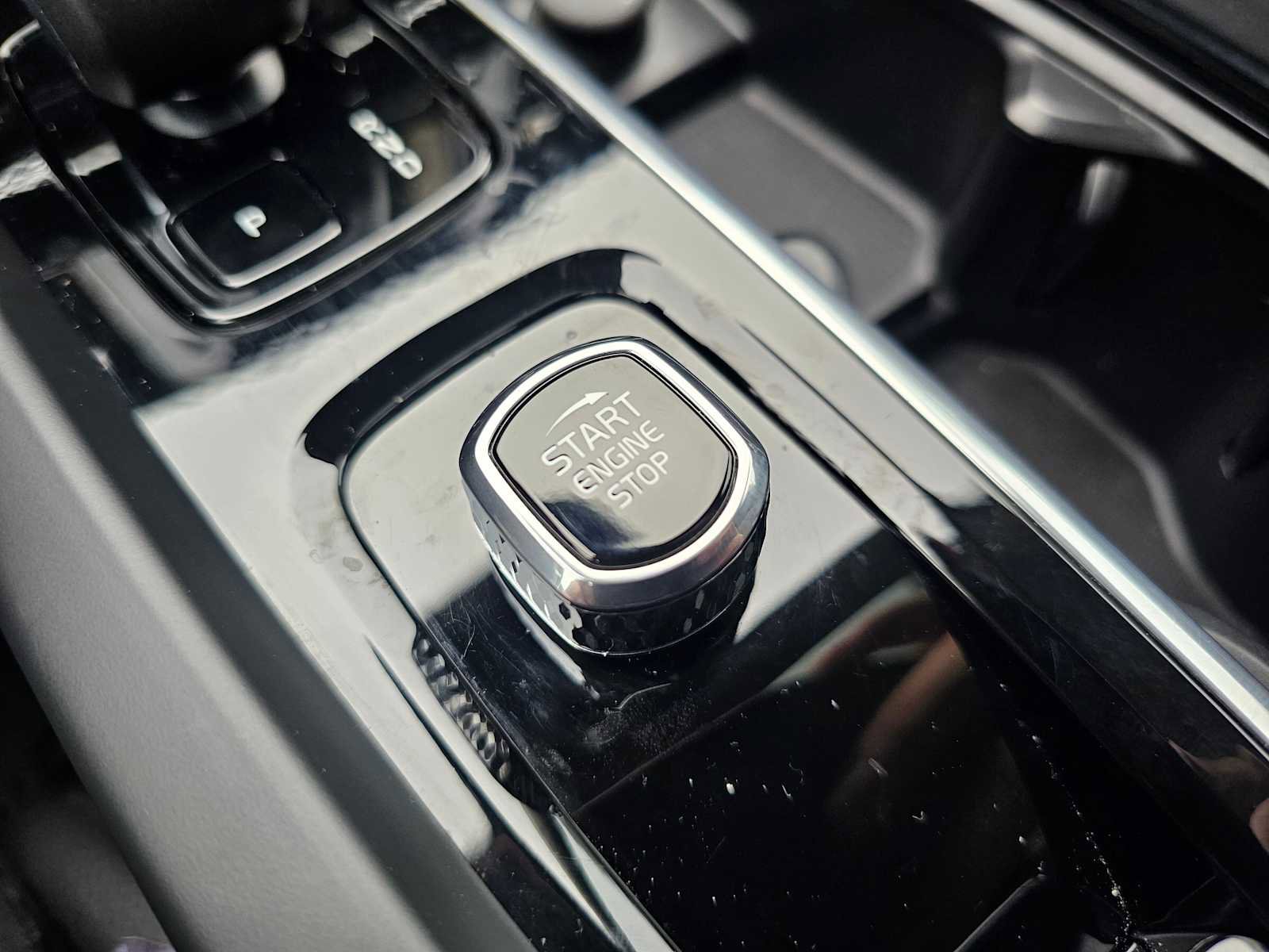 Certified 2024 Volvo XC60 B5 Plus w/ Protection Package Premier AWD/4WD image 37