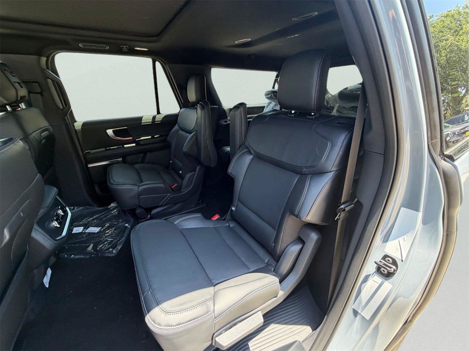 New 2026 Ford Expedition Max Platinum w/ Stealth Appearance Package AWD/4WD image 6