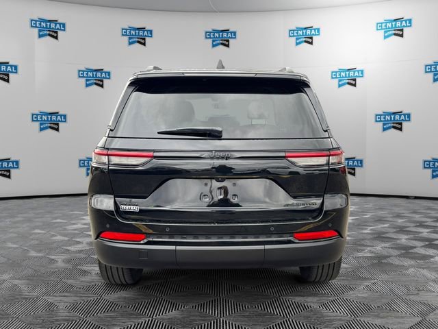 Used 2023 Jeep Grand Cherokee Limited w/ Black Appearance Package AWD/4WD image 5