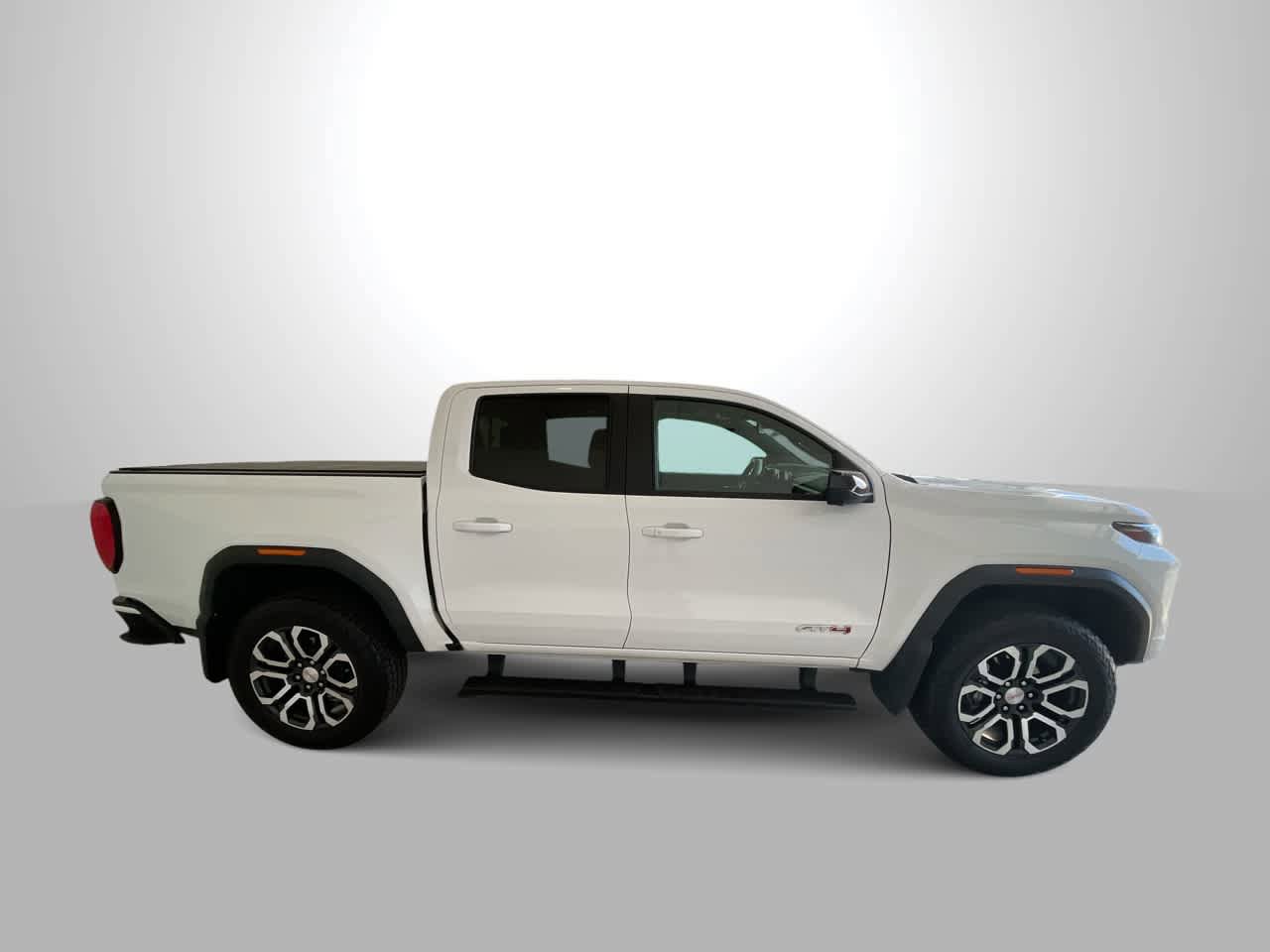 Used 2024 GMC Canyon AT4 w/ AT4 Premium Package AWD/4WD image 9