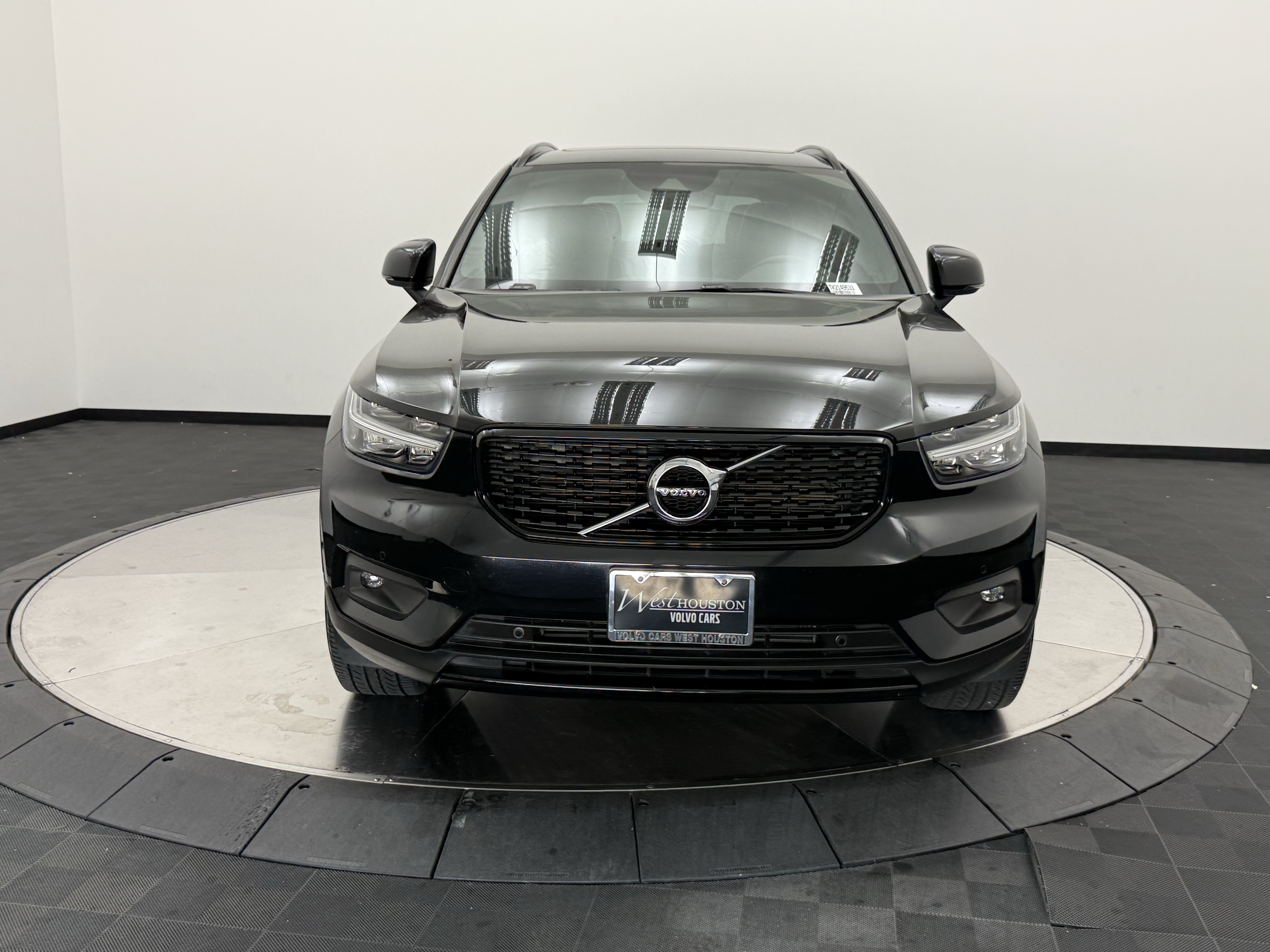 Used 2019 Volvo XC40 T5 R-Design AWD/4WD image 2