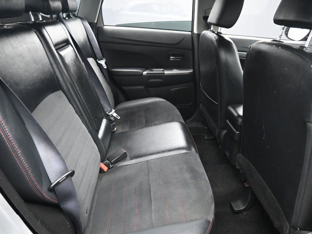 Used 2023 Mitsubishi Outlander Sport SE image 32