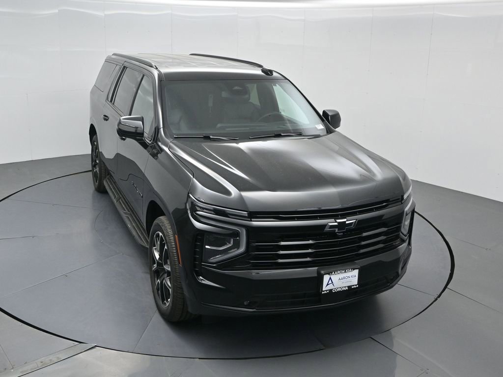 Used 2025 Chevrolet Suburban RST image 31