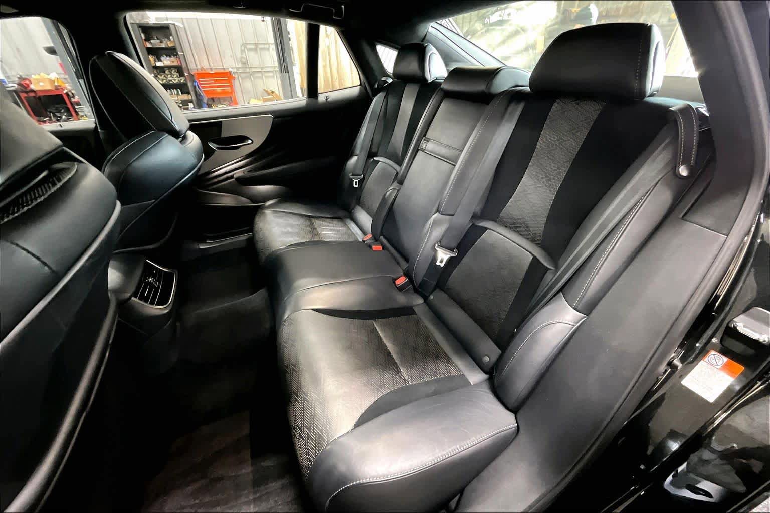 Used 2022 Lexus LS 500 F Sport w/ Accessory Package (Z2) image 20