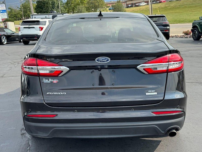 Used 2020 Ford Fusion SE FWD image 4