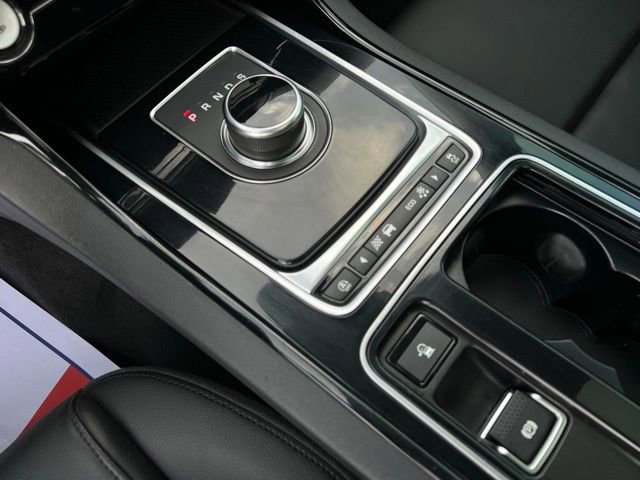 Used 2018 Jaguar XE image 37