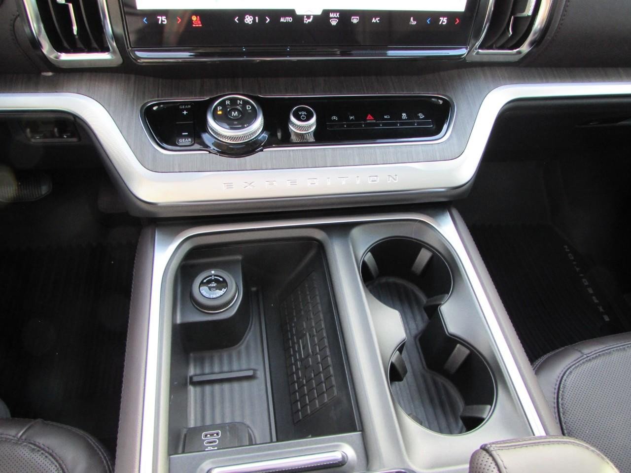 New 2025 Ford Expedition Platinum w/ Platinum Ultimate Package image 22