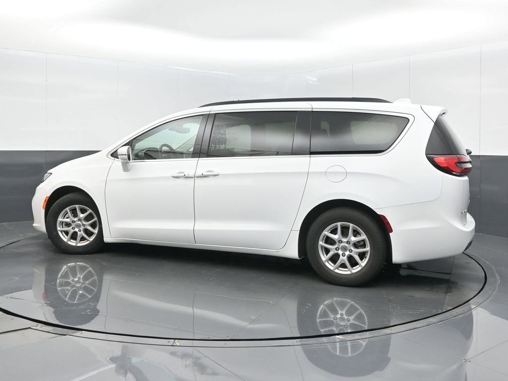 Used 2022 Chrysler Pacifica Touring-L image 5