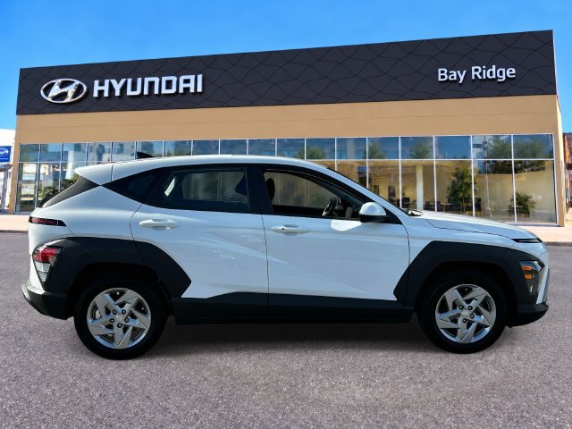 Used 2024 Hyundai Kona SE FWD image 2
