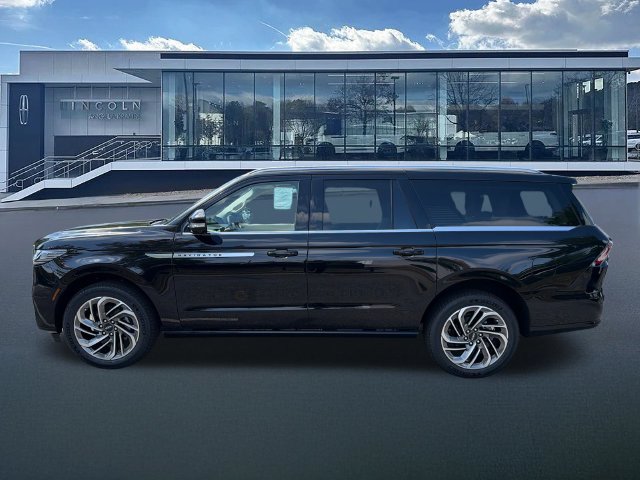 New 2027 Lincoln Navigator L Reserve RWD image 4