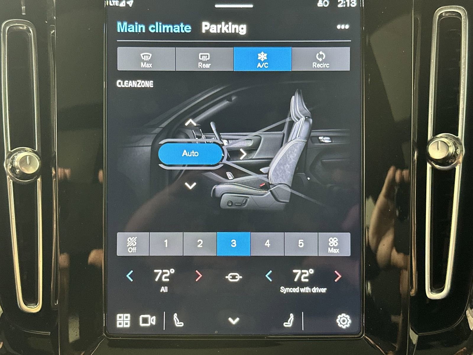 Used 2024 Volvo XC40 B5 Plus image 19