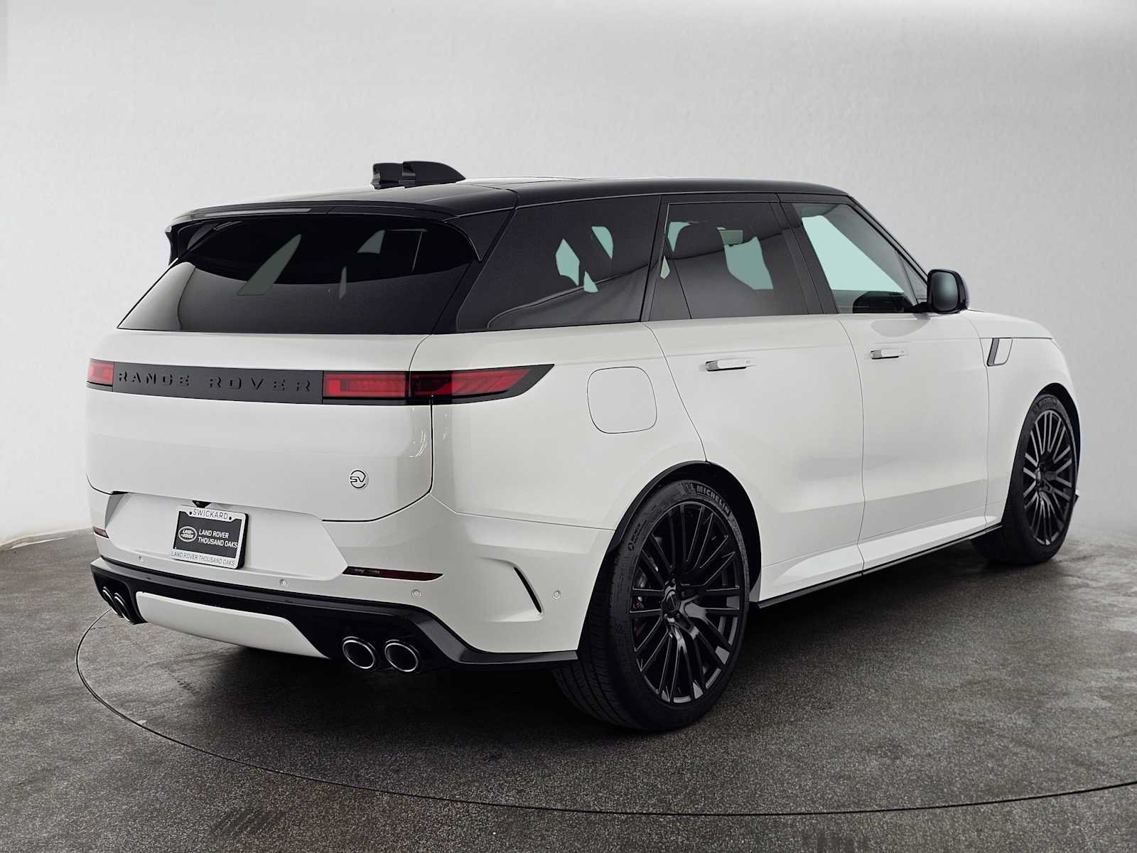 Used 2026 Land Rover Range Rover Sport SV AWD/4WD image 5