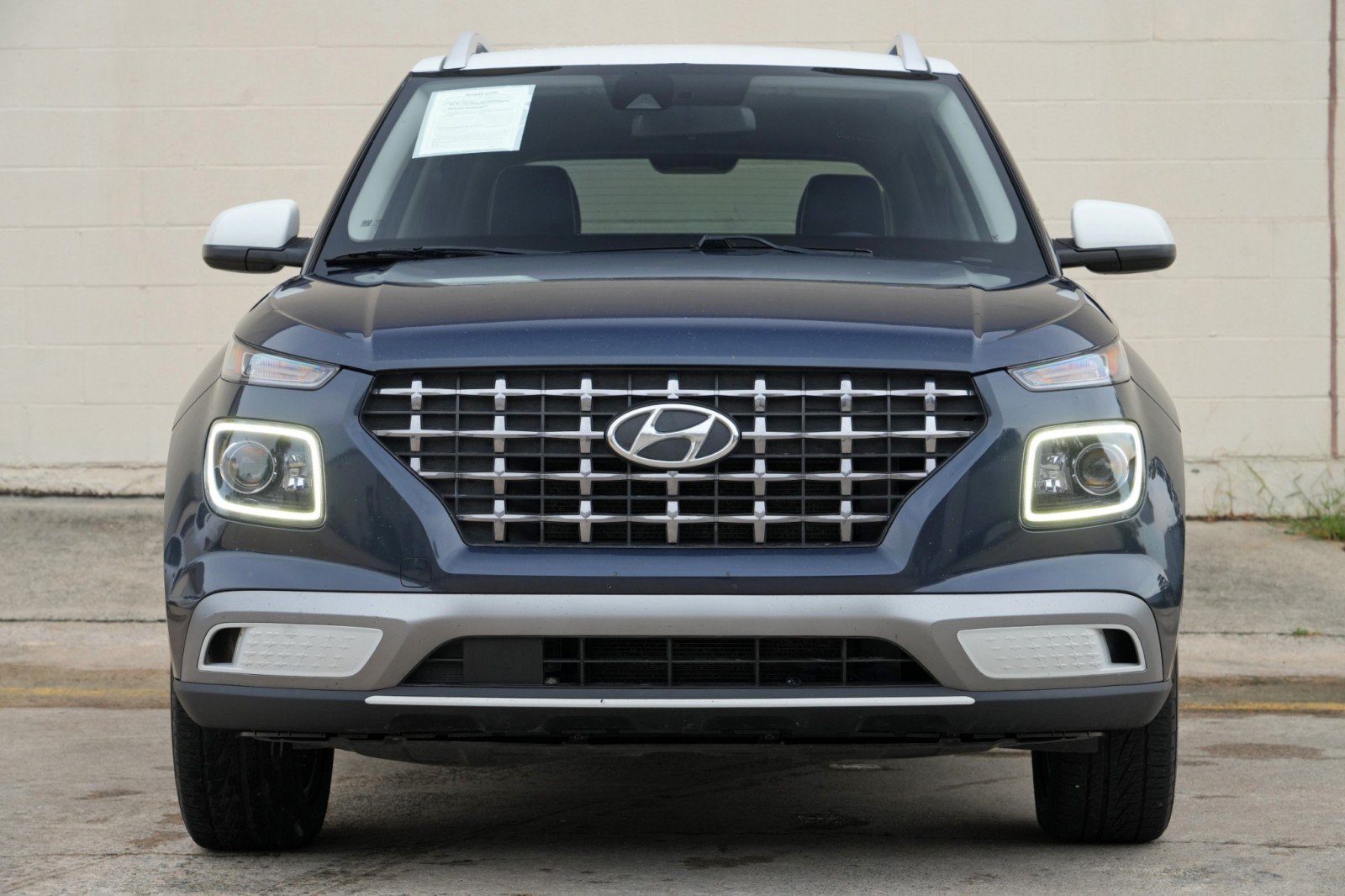 Used 2022 Hyundai Venue Limited FWD image 6