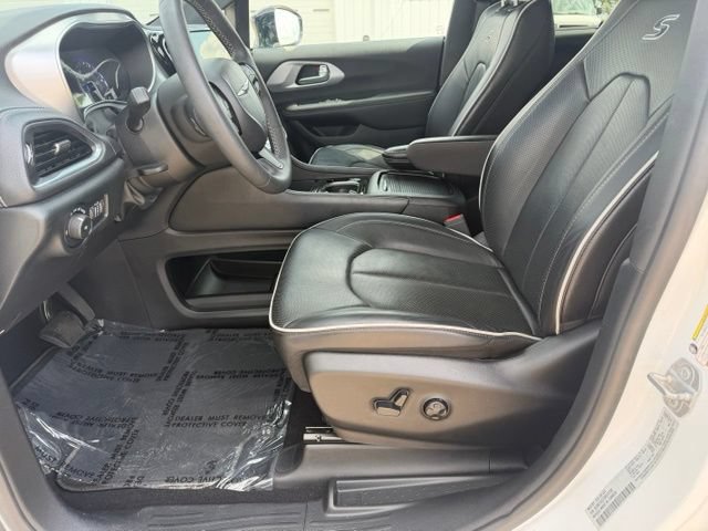 Used 2025 Chrysler Pacifica Limited FWD image 18