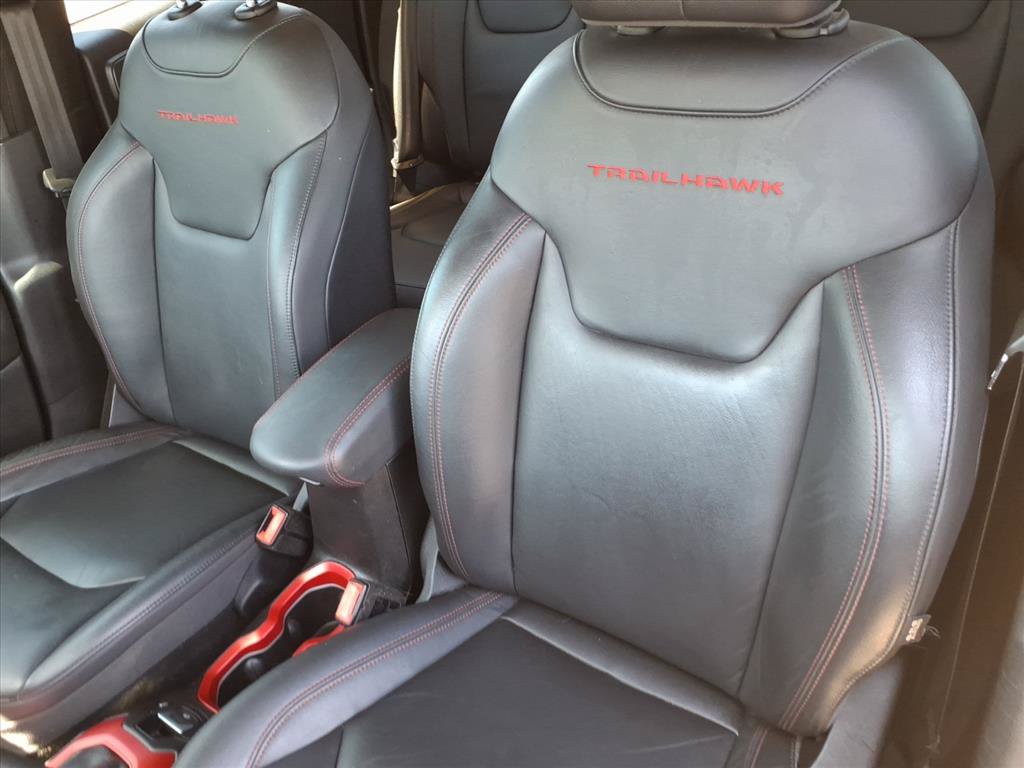Used 2016 Jeep Renegade Trailhawk w/ Premium Trailhawk Package AWD/4WD image 17