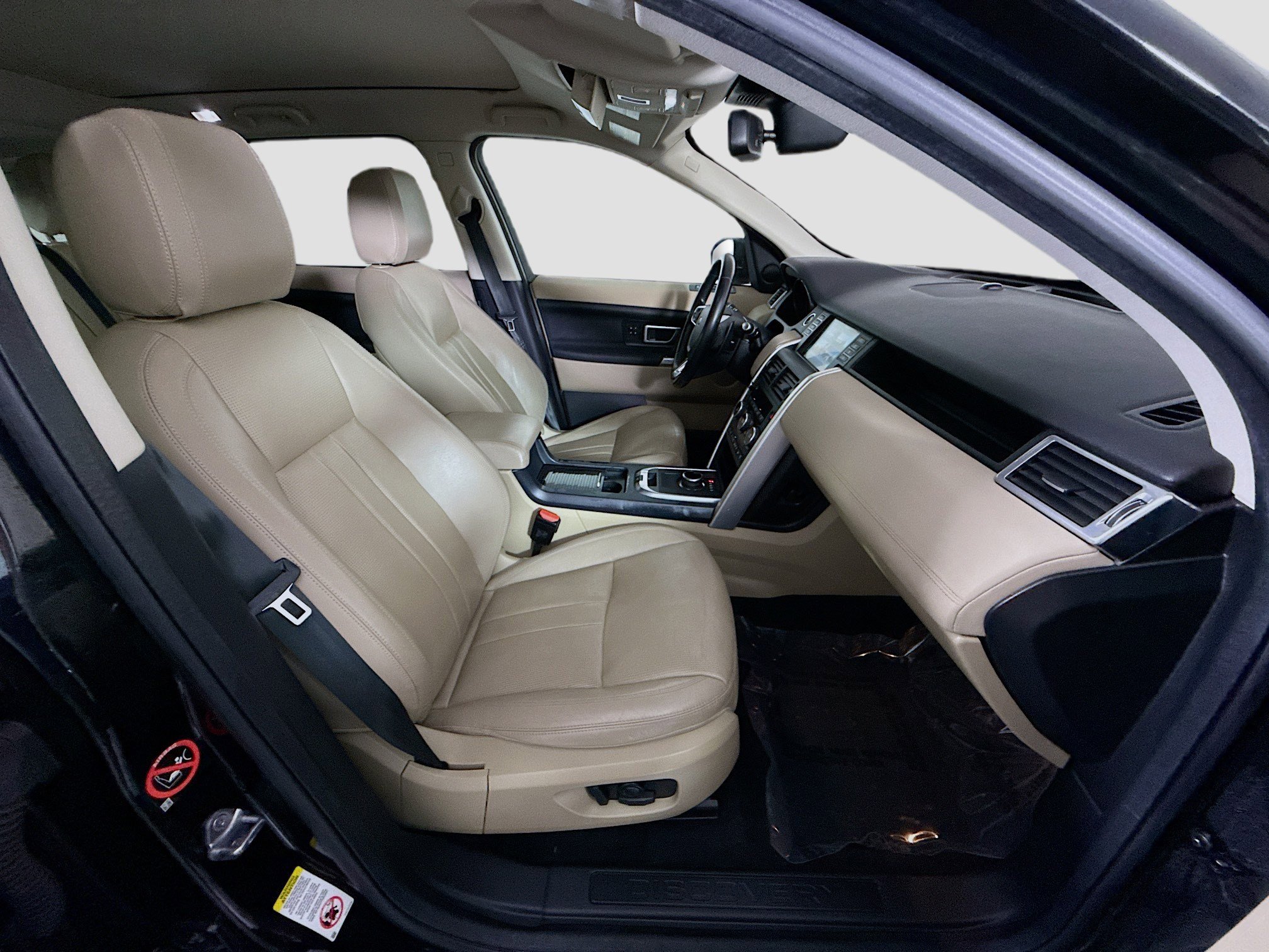 Used 2018 Land Rover Discovery Sport HSE image 29