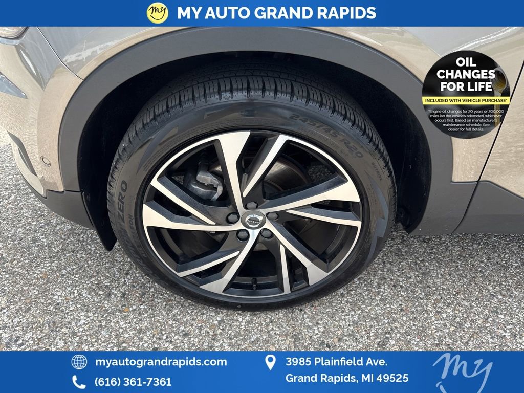 Used 2022 Volvo XC40 T5 R-Design w/ Advanced Package image 8