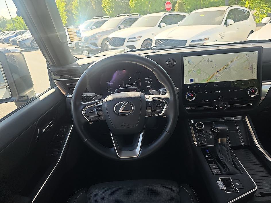 Used 2024 Lexus GX 550 w/ Accessory Package (2T) AWD/4WD image 17