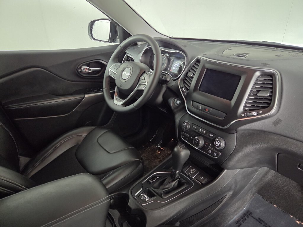 Used 2019 Jeep Cherokee Latitude Plus FWD image 32