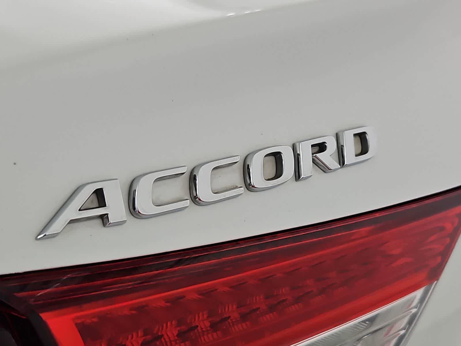 Used 2018 Honda Accord Touring image 12