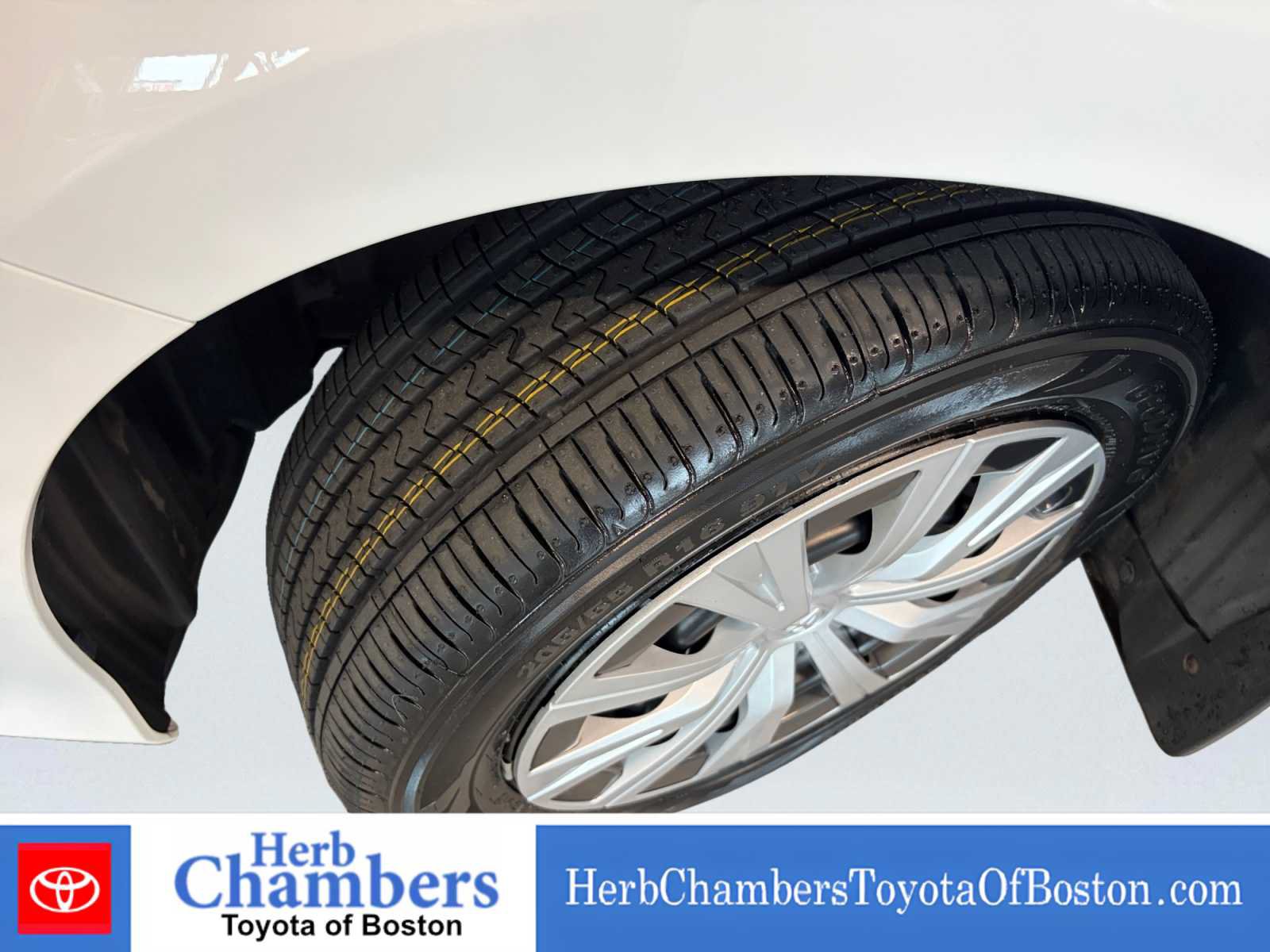 Used 2020 Toyota Camry LE w/ Sunroof Package FWD image 13