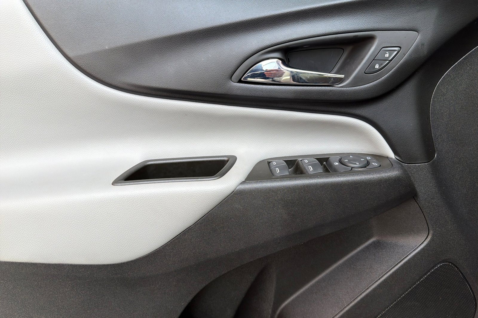 Used 2023 Chevrolet Equinox LS image 11