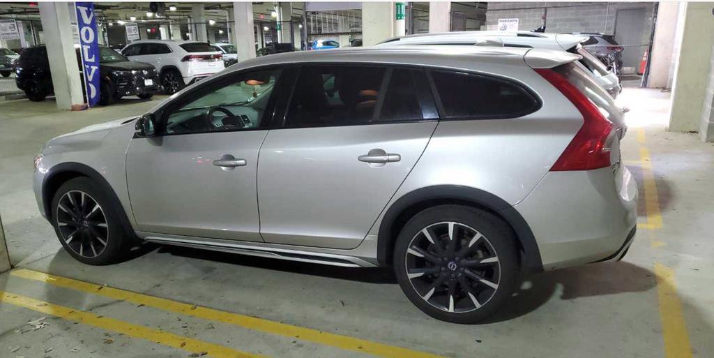 Used 2018 Volvo V60 T5 Cross Country w/ Convenience Package AWD/4WD image 1