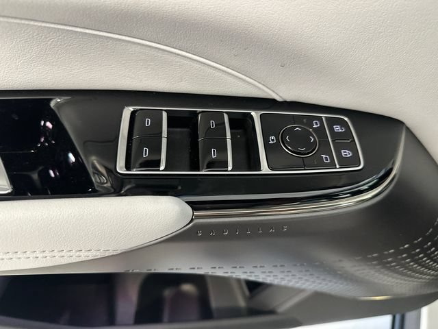 Used 2025 Cadillac Lyriq Luxury w/ LPO, Floor Liner Package AWD/4WD image 21