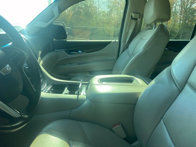 Used 2020 Cadillac Escalade Luxury AWD/4WD image 6