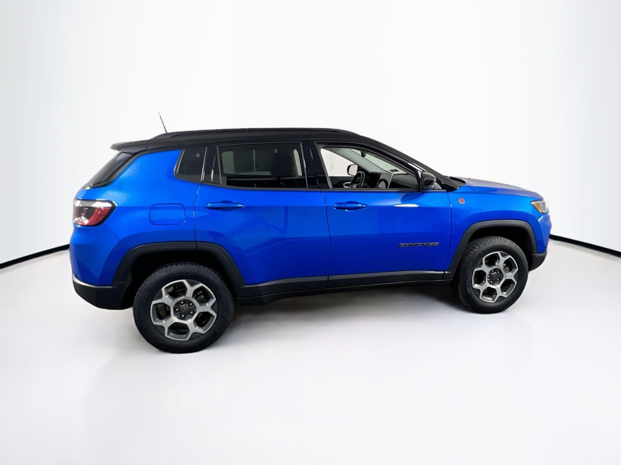 Used 2022 Jeep Compass Trailhawk w/ Sun and Sound Group AWD/4WD image 4