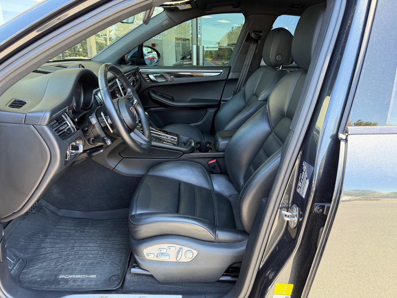 Used 2022 Porsche Macan S w/ Premium Package Plus AWD/4WD image 3