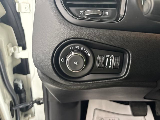 Used 2023 Jeep Renegade Altitude w/ Convenience Group I AWD/4WD image 13