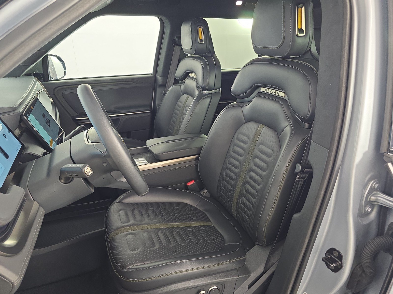 Used 2024 Rivian R1S Adventure AWD/4WD image 20