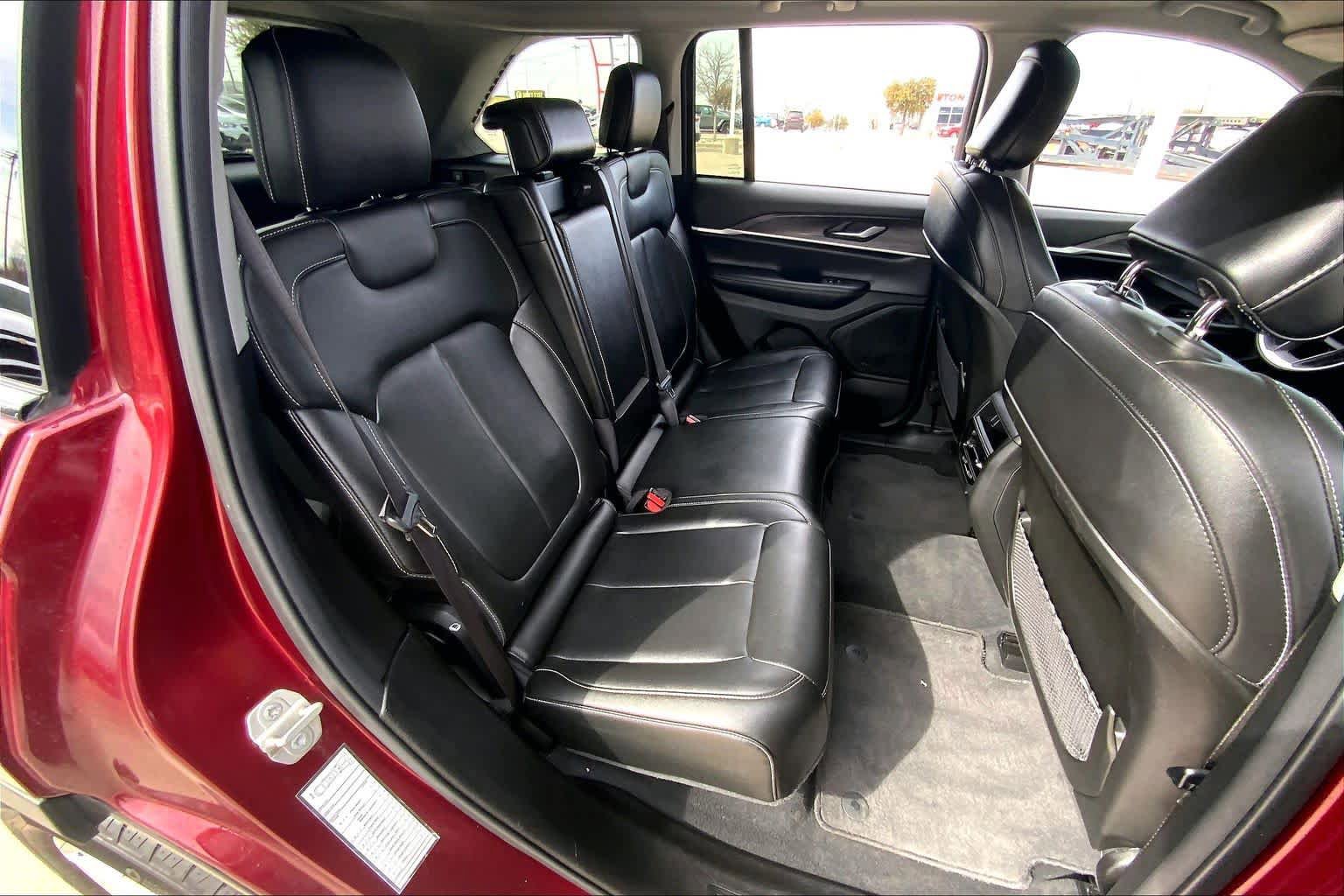 Used 2024 Jeep Grand Cherokee Limited image 20
