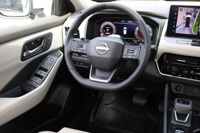Certified 2025 Nissan Rogue SL w/ Tech Package FWD image 28