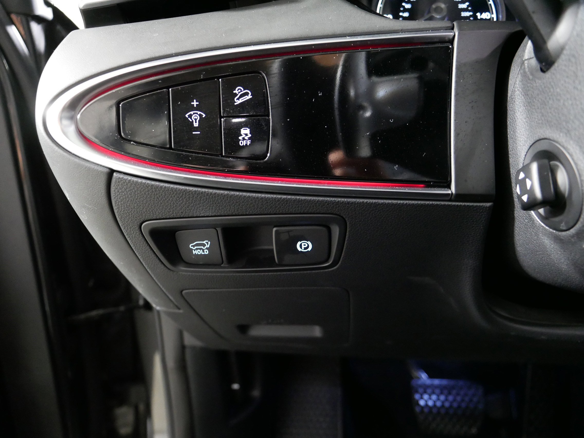 Certified 2025 Genesis Electrified GV70 AWD/4WD image 26