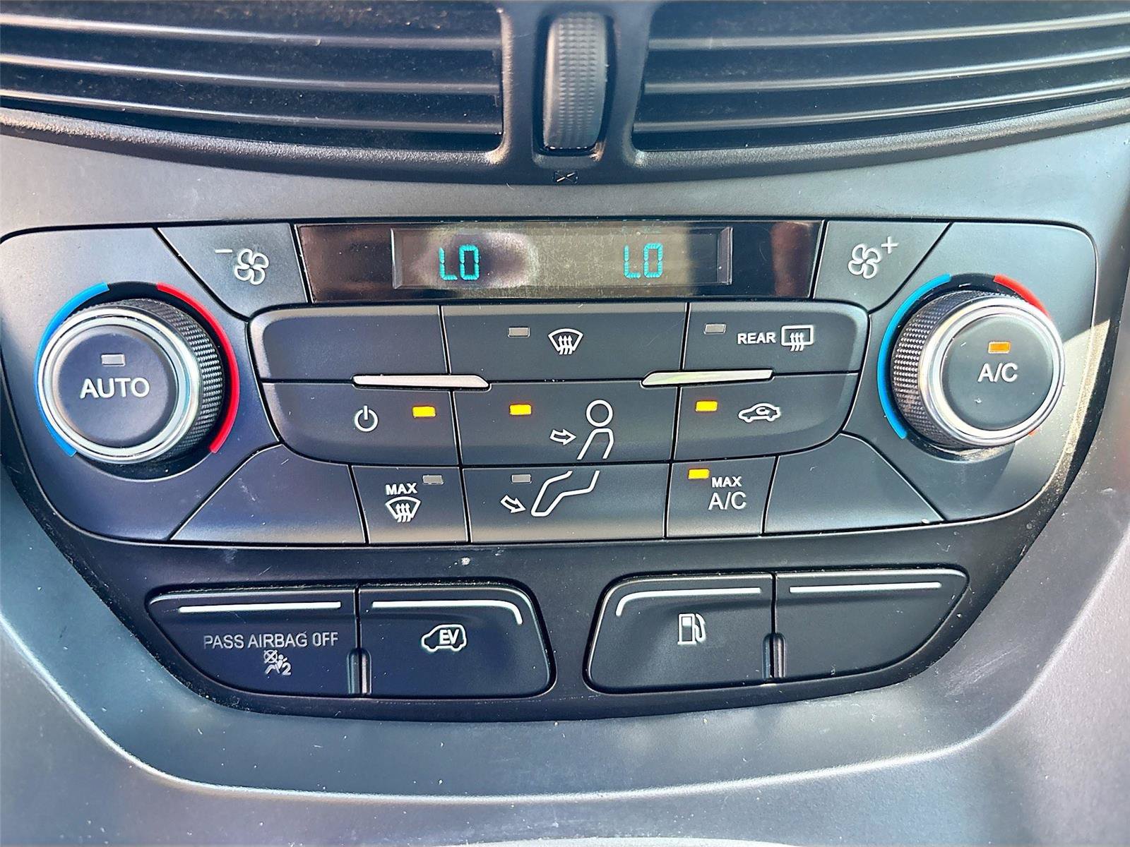 Used 2017 Ford C-MAX Energi SE FWD image 15