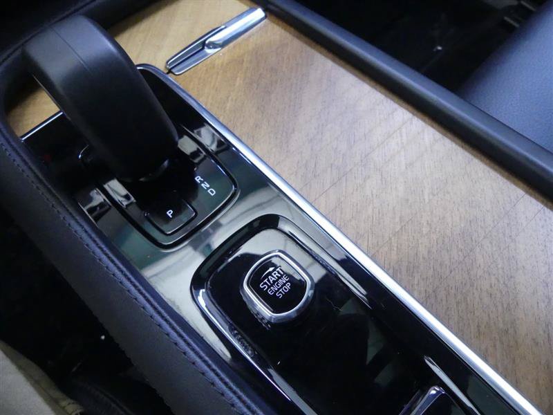 Used 2023 Volvo XC90 B5 Plus w/ Protection Package Premier AWD/4WD image 16