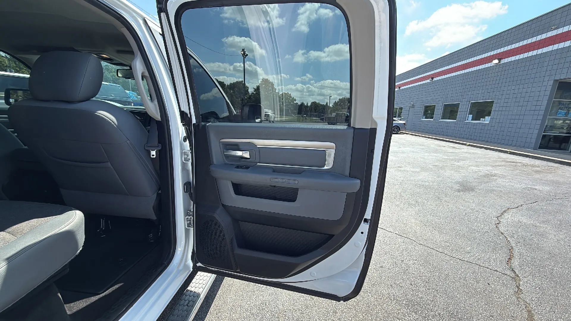 Used 2017 RAM 1500 Big Horn image 13